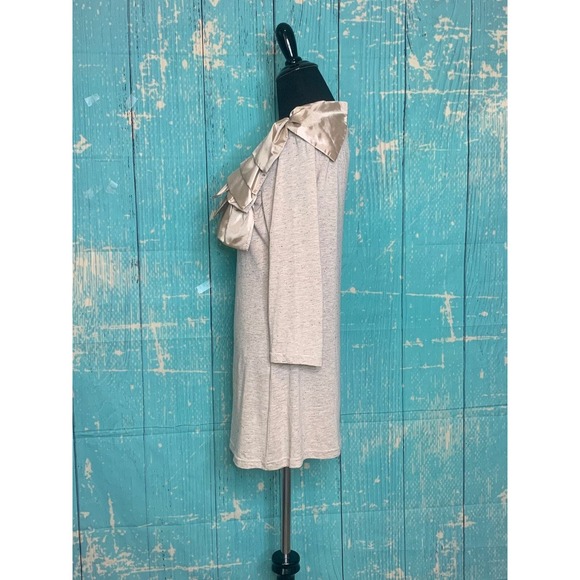 V Cristina beige 3/4 sleeves bow detail top size Medium - Picture 7 of 9